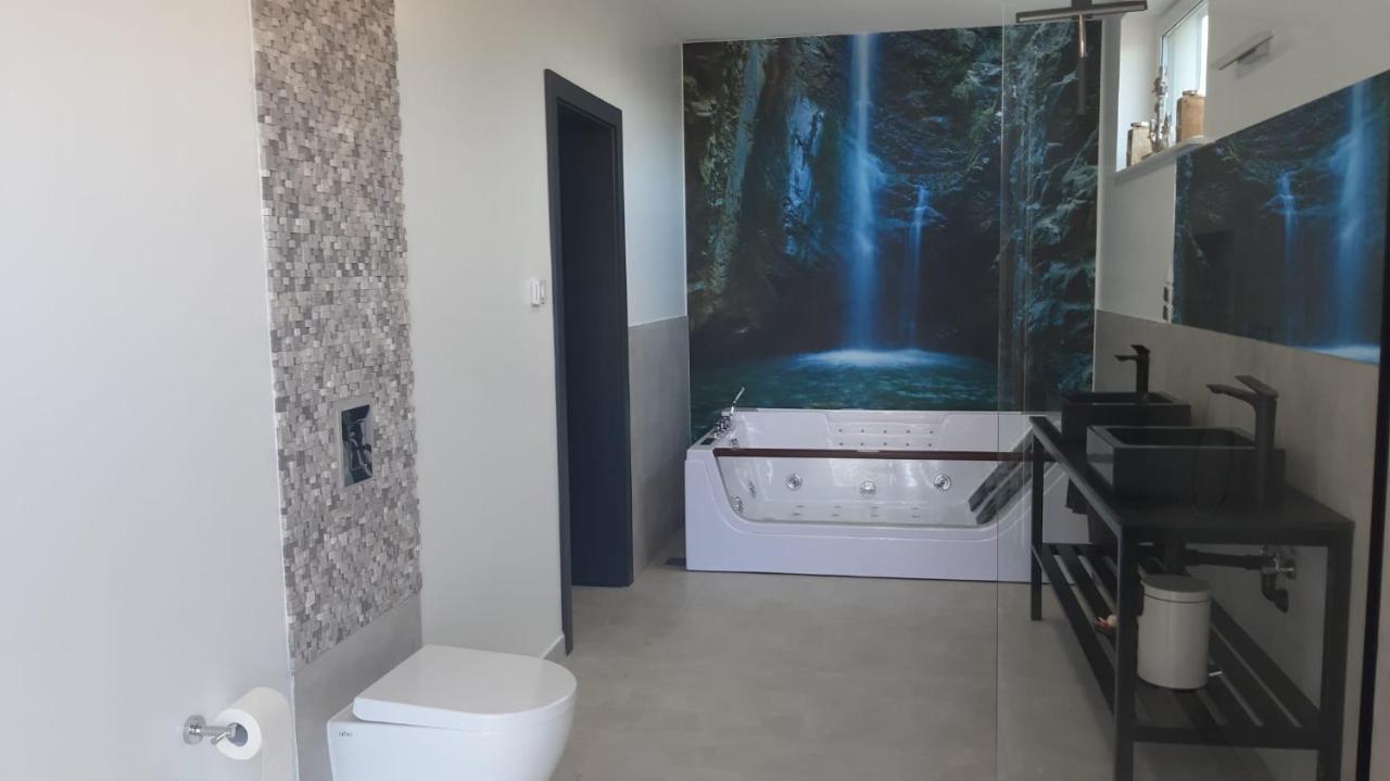 Robson Beach I Sauna, Jacuzzi Miedzywodzie Exterior photo